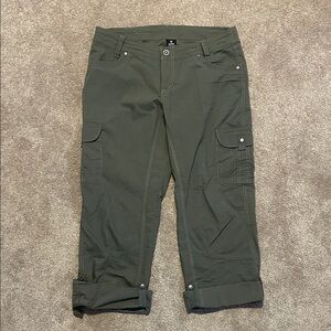 KUHL Olive Green Cargo convertible Capri / Pants 12 Short
